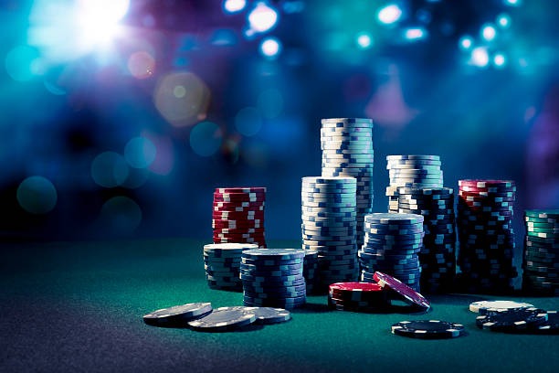 atalanta mobile app interface showing live casino tables and sportsbook markets
